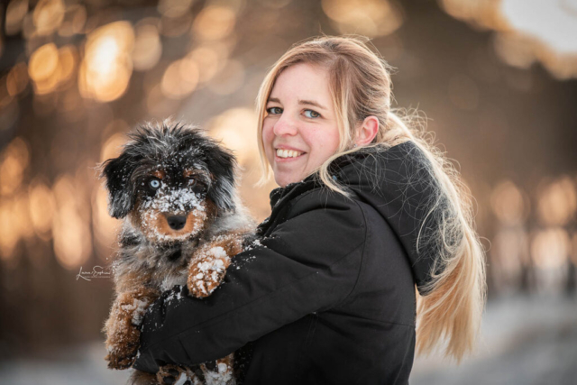 Porträt Mensch und Hund Schnee in der Region Hannover